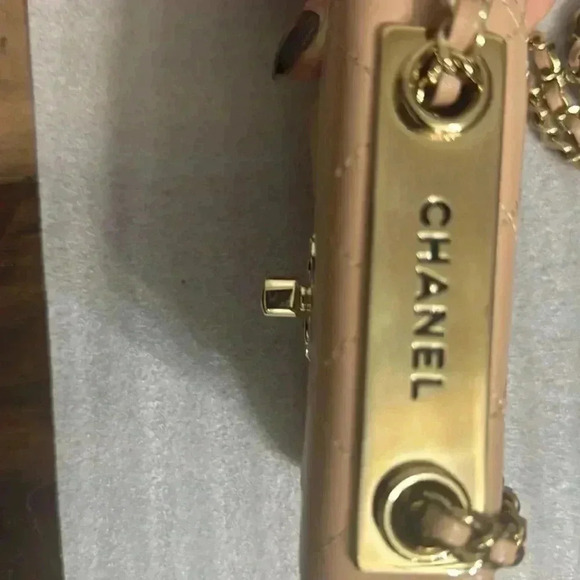 Chanel
Lambskin Quilted Mini Trendy CC Clutch With Chain - Picture 14 of 16